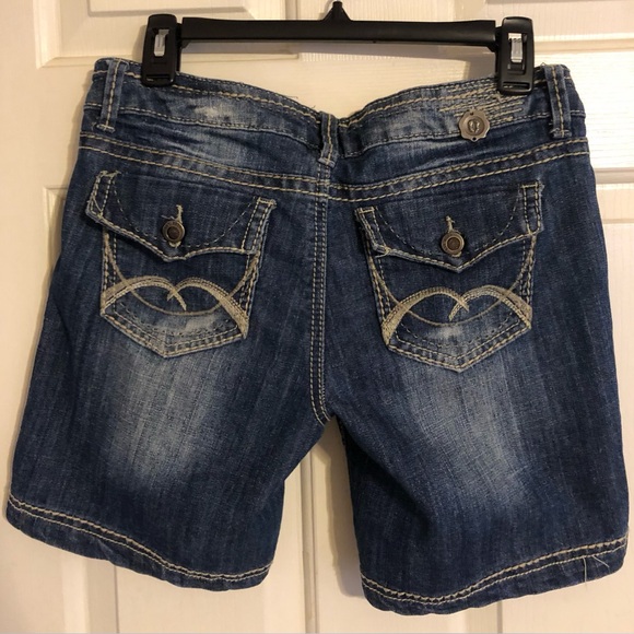 1st Kiss Bermuda style shorts EUC Looks like size 9 but look at tag/pictures - Picture 5 of 16